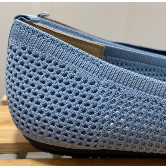 NWT - Vince Camuto Femils Knit Pointed Toe Ballet Flat w/ Navy/Powder Blue Color - Picture 3 of 5